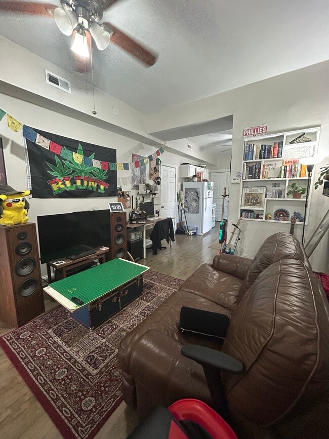 Living Room - 908 N Western Ave Apartment Unit 3R