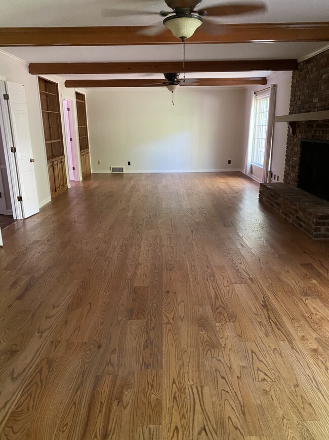 Den - 63 Shady Glen Rd