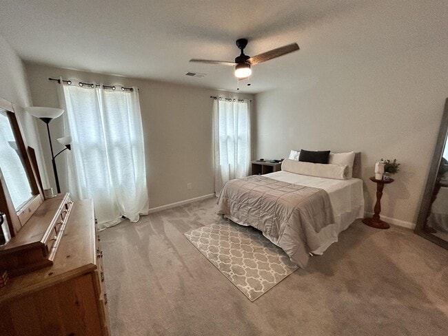 Photo - 132 Queens Mill Ct