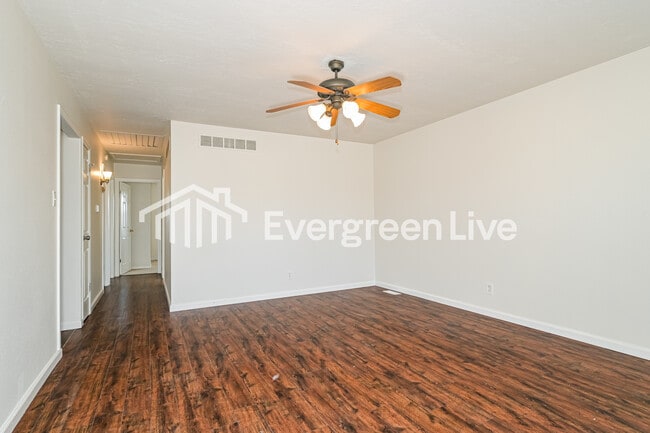 Photo - 3080 Matlock Dr