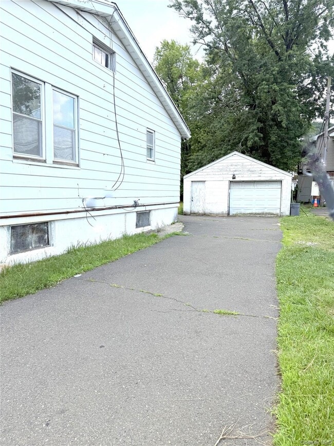 Photo - 135 Ramapo Rd