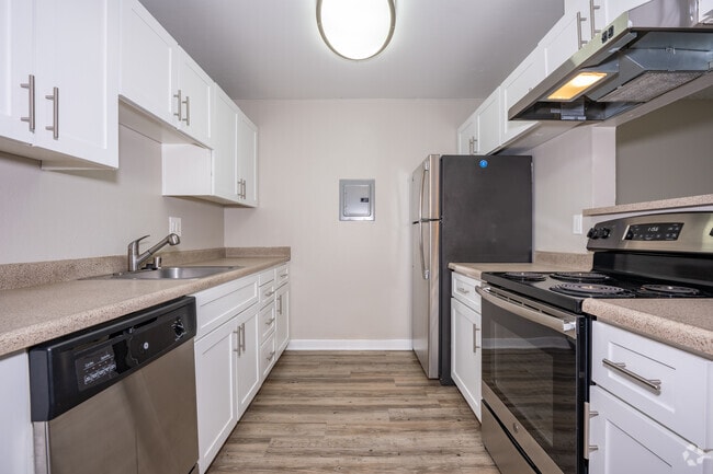1BR, 1BA - 652SF - Kitchen