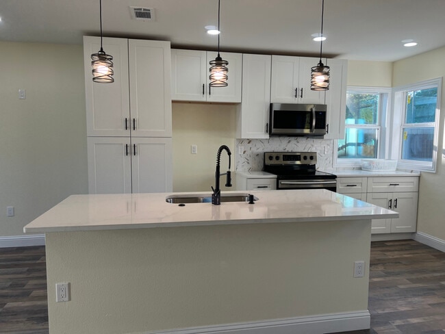 Photo - 1607 Lansford Ave