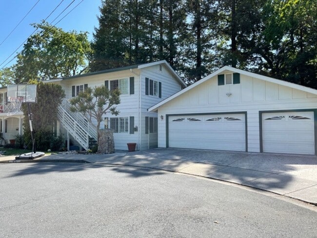 Photo - Charming single level 3 bedroom + office duplex. Downtown Walnut Creek!