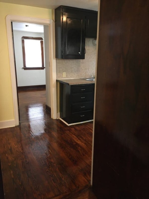 Photo - 715 W 9th St