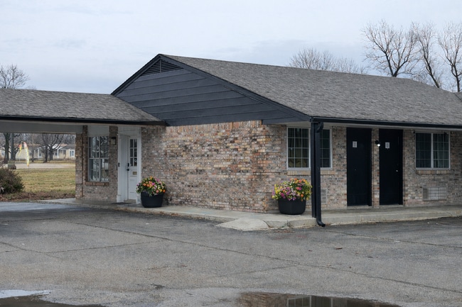 Building Photo - 401 Northeast Ave Unit 7