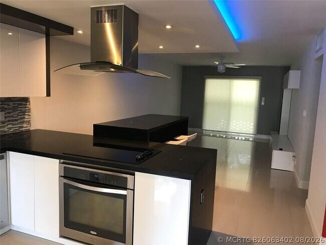 Photo - 2800 NE 14th Street Causeway Unit 208