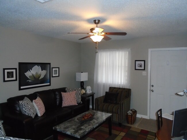 Photo - 201 Teague St