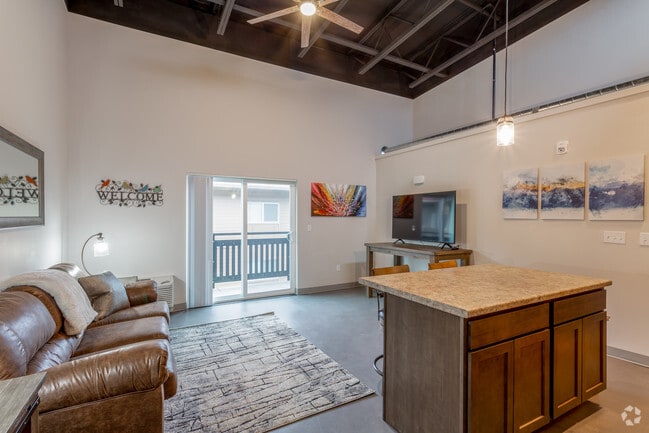 1BR, 1BA - 670 SF