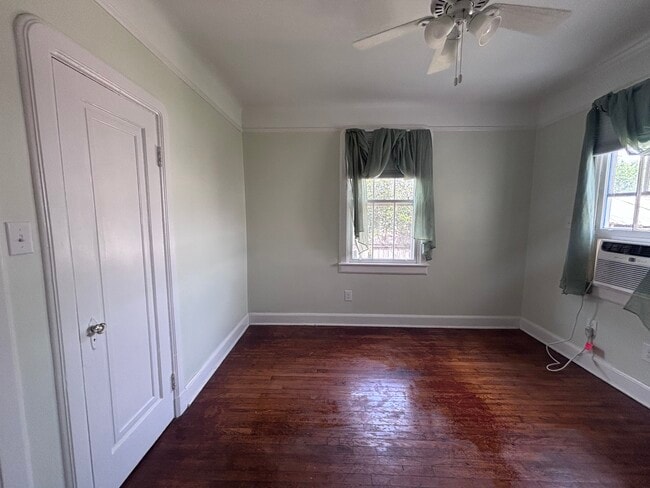 Bedroom w/ closet 2