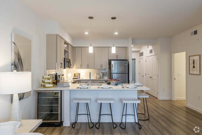 1 BR, 1 BA