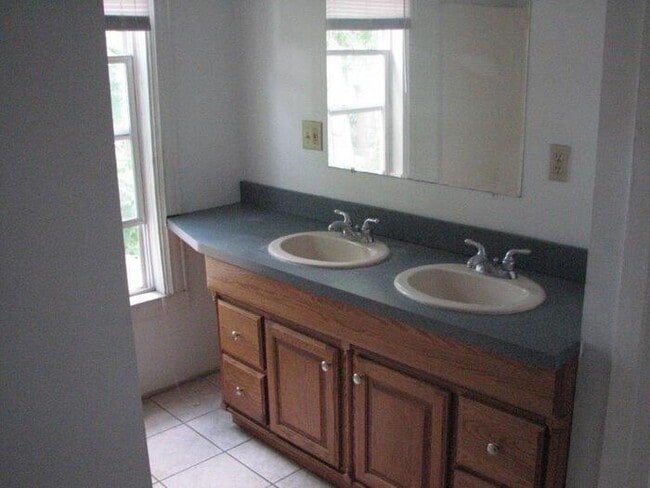 Photo - 619 Potter St