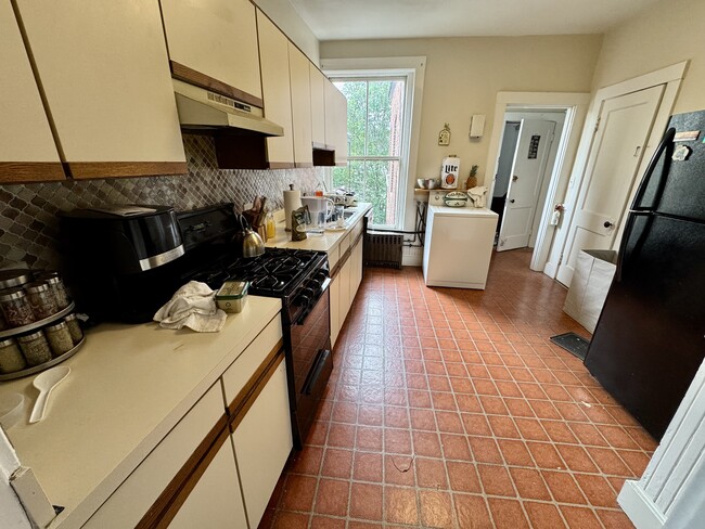Photo - 104 Strathmore Rd Unit 3