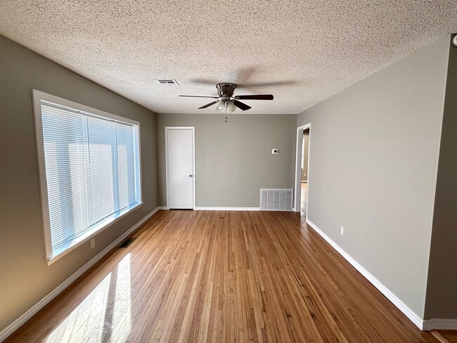Photo - Cozy Broken Arrow Home