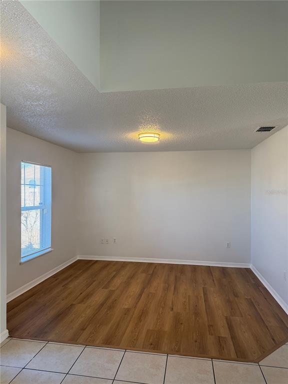 Photo - 1902 Huron Way