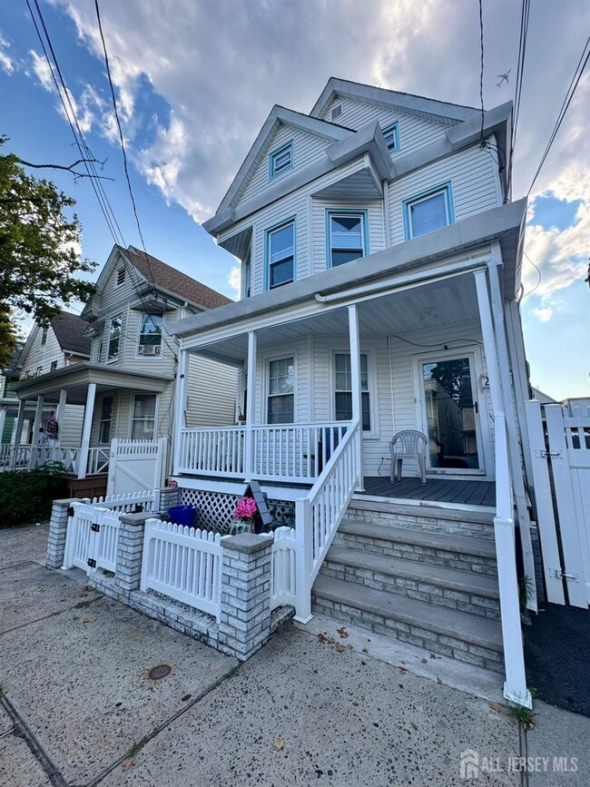 Building Photo - 275 Prospect St Rental