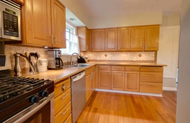 Kitchen - 925 NE 79th Ave