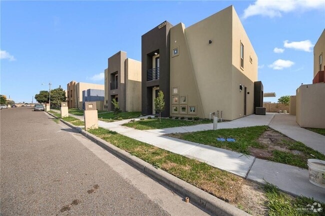 Building Photo - 1220 E Camellia Ave Unit 2 Rental