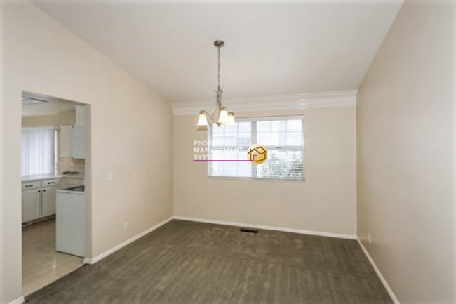 Photo - Spacious 4 Bedroom Murray Home