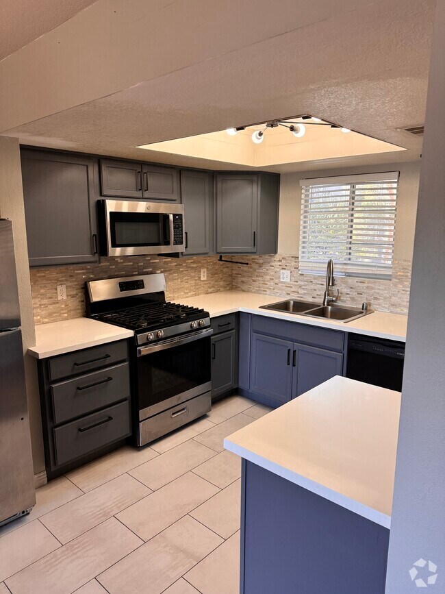 Building Photo - 1901 Desert Falls Ct Unit 1901 Desert Falls Court Rental