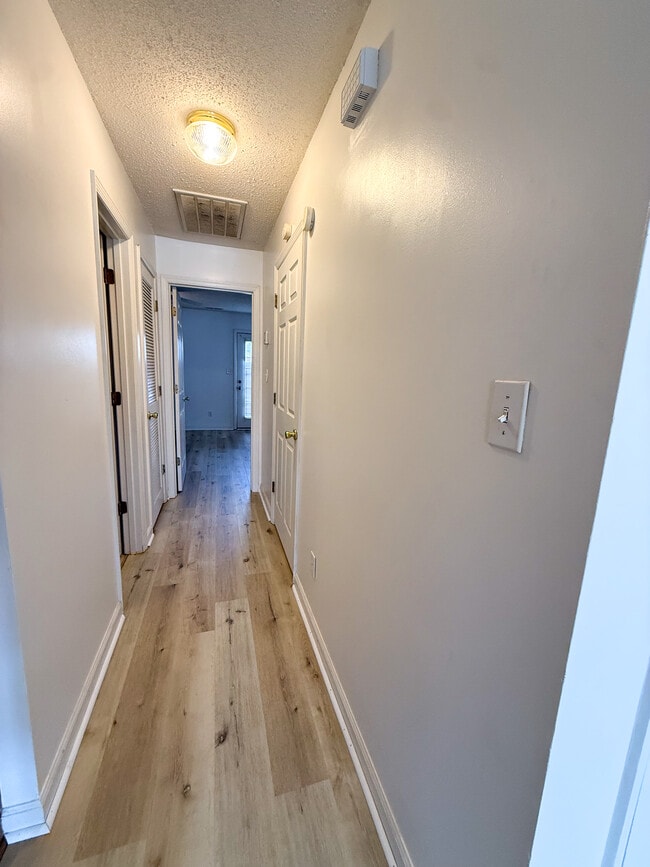 Photo - 409 E Roosevelt Ave