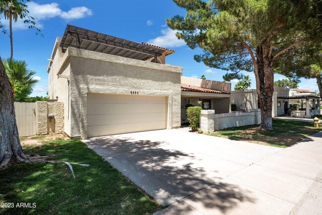 Building Photo - 8434 E San Bernardo Dr