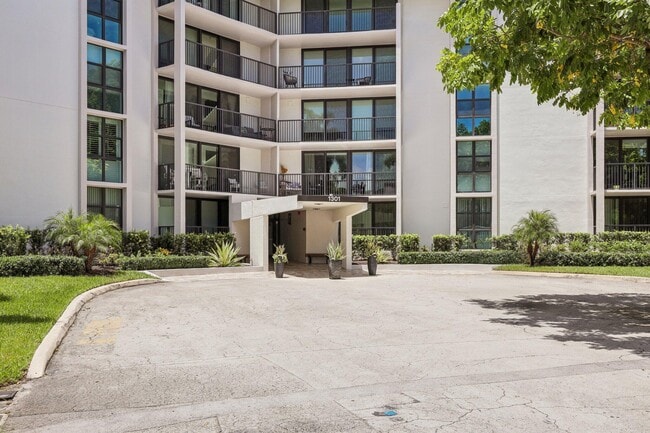 Building Photo - 1301 River Reach Dr Unit 119