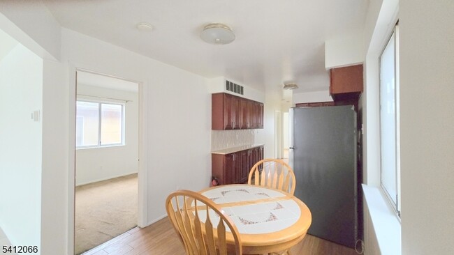 Photo - 619 Sussex St