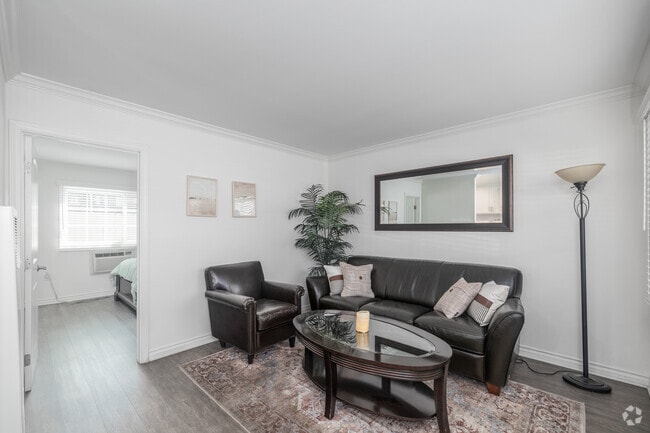 1BR, 1BA - 700SF - Living Room