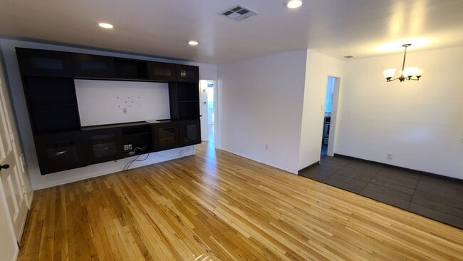 Living Room - 539 N Rosemary Ln Unit 539