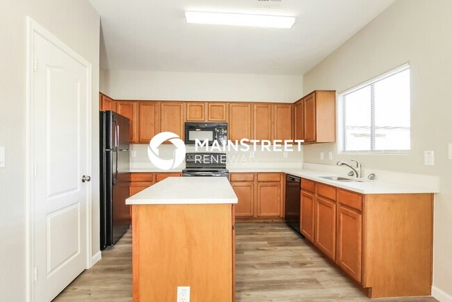 6 Bedroom Pet-Friendly Home in Tolleson, AZ with Main Street Renewal