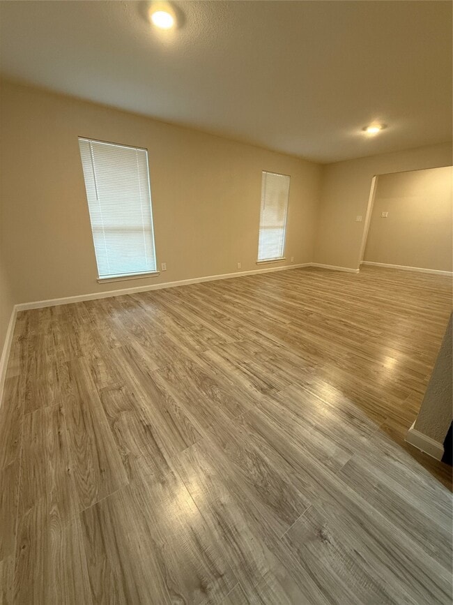 Photo - 4747 Clover St