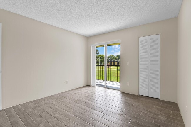 Photo - 414 Meadows Cir