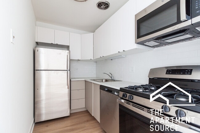 Building Photo - 544 W Melrose St Unit 367