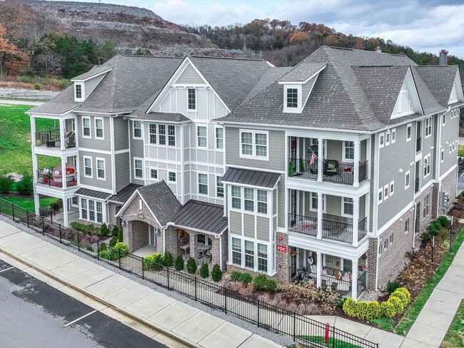 Building Photo - 2 Bed, 2 Bath Condo with Garage Close to Downtown Franklin