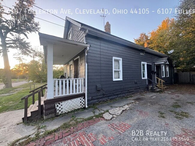 Photo - 6107 Fullerton Ave Unidad 6107 Fullerton Ave- Back