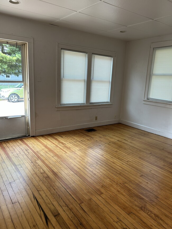 Building Photo - 1415 E 34th St