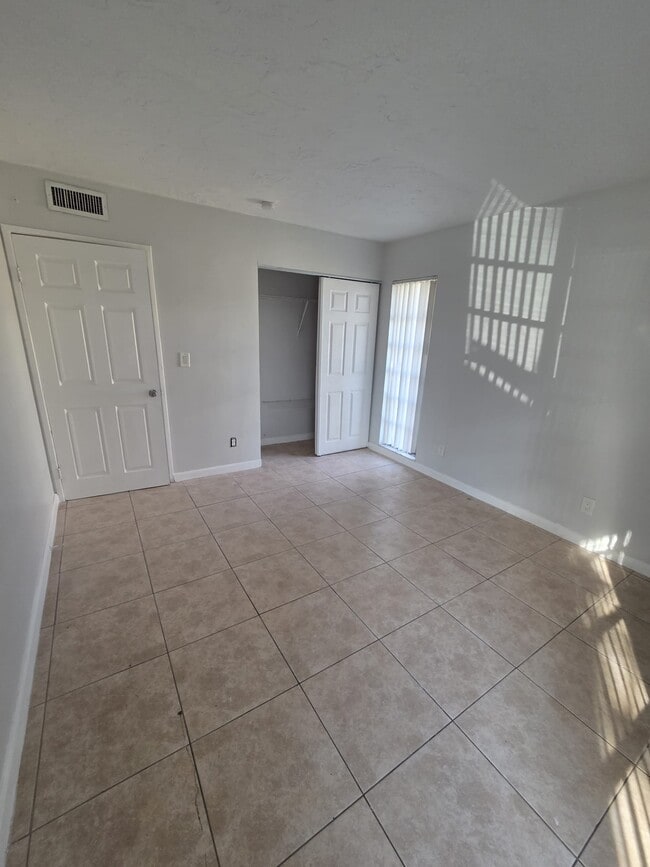 Photo - 7003 NW 79th St