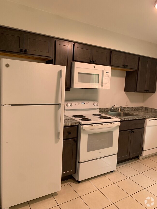 Building Photo - 2 Fairway Blvd Unit 203 Fairway Commons Rental