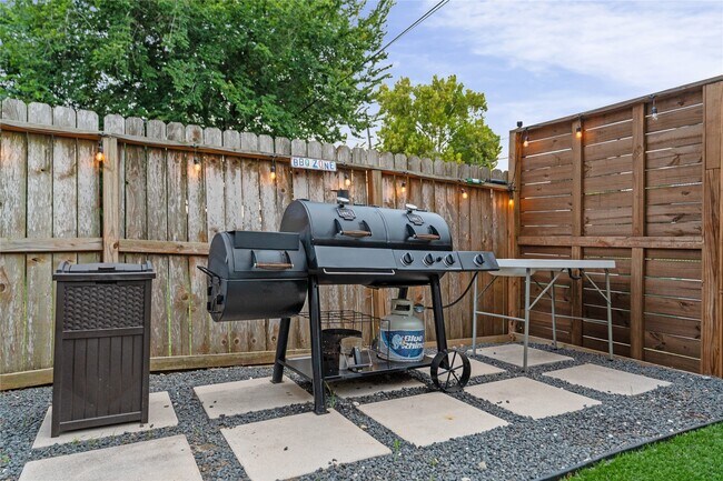 Photo - 3802 Lovejoy St