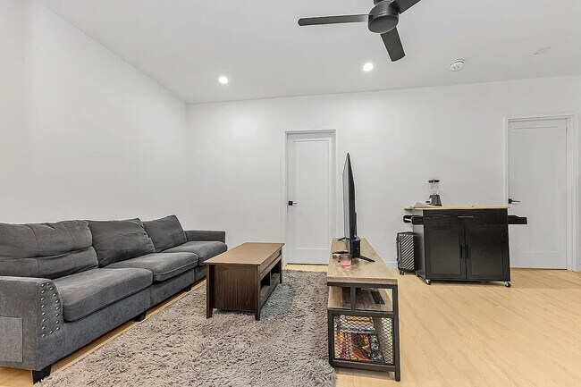 Photo - 228 E 25th St Unit 10