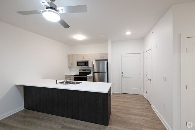 2BR, 1BA - 950SF