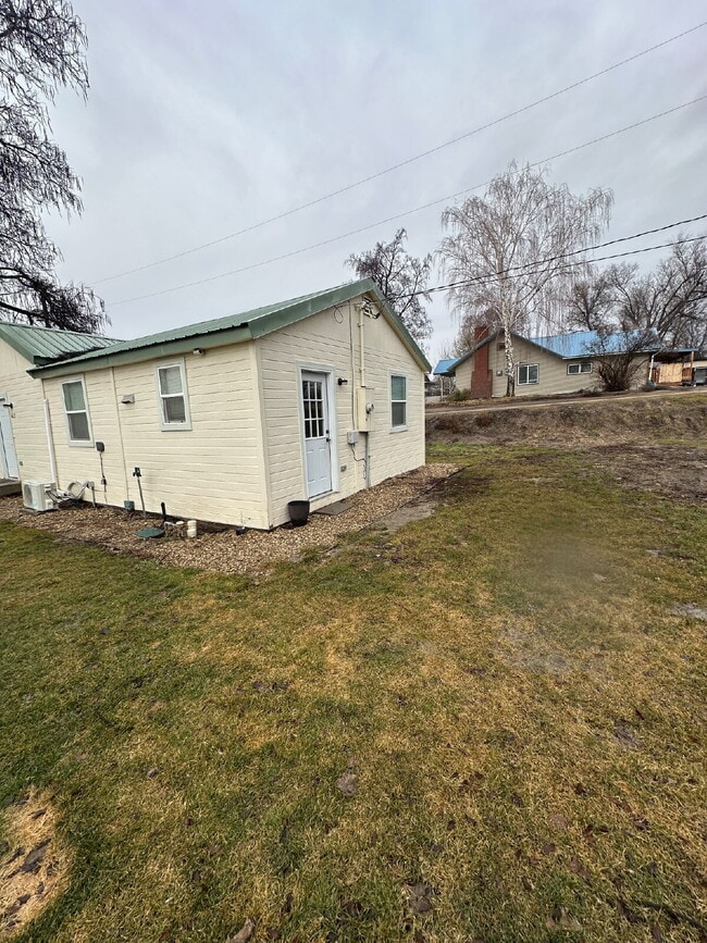 Photo - "Charming Little 3-Bedroom Gem on North 5th Street with Elegant Granite Touches!"