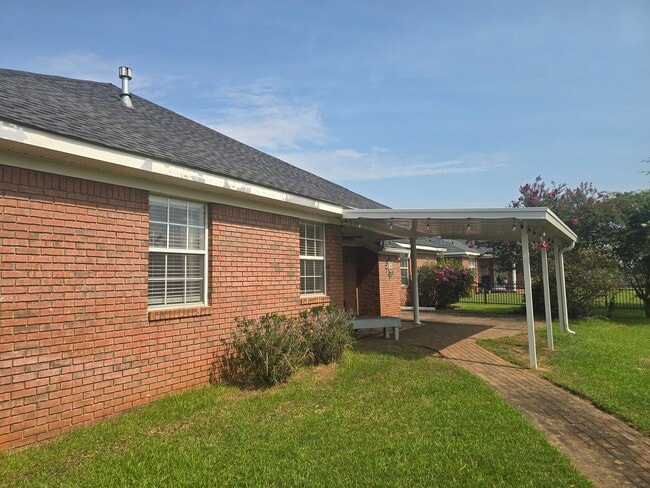 Photo - 198 Hannah Rd