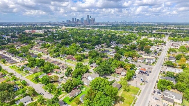 Photo - 7211 Roswell St