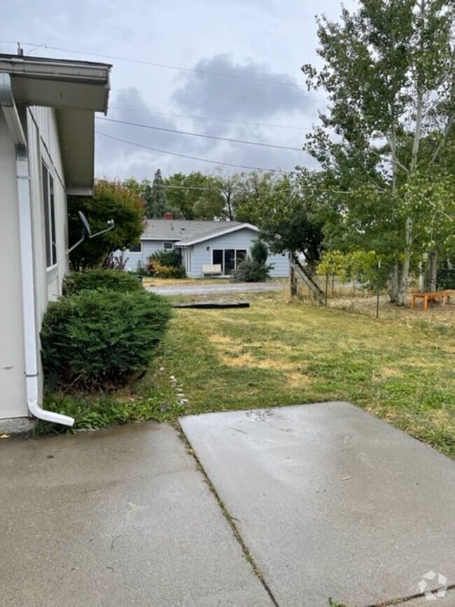 Building Photo - 2 Bedroom Apartment for Rent in Bozeman