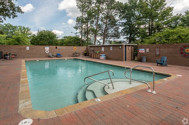 Photo - The Lakewood House Apartments