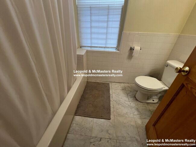 Photo - 1424 Beacon St