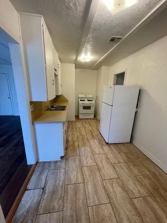 Photo - 2 BED 1 BATH DUPLEX FOR LEASE