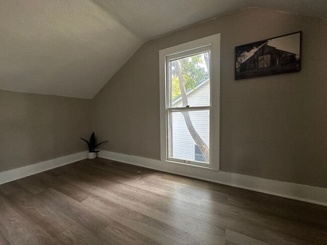Photo - Renovated 3 bedroom house for rent in Wate...
